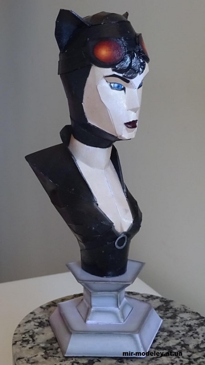 №13343 - Бюст Catwoman (Paper Inside) из бумаги