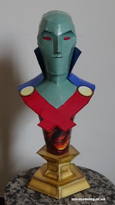 №13353 - Бюст Martian Manhunter (Paper Inside) из бумаги