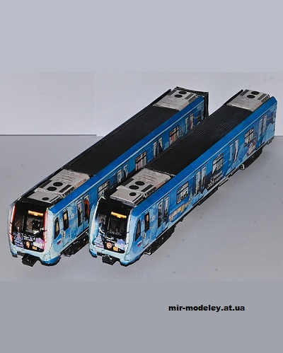 №13585 - Поезд метро 81-765.2/766.2/767.2 «Москва» №65253-65254 в новогоднем оформлении 2025, г. Москва (Mungojerrie) из бумаги