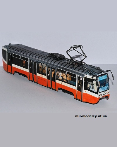 №13595 - Трамвай 71-619К (КТМ-19) в бело-оранжевом цвете с подарочным боксом-подставкой (Mungojerrie) из бумаги