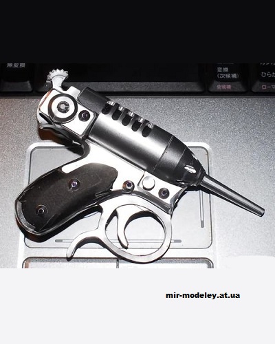 №13763 - Дамский сверчок / Noisy Cricket (Uhu02) из бумаги