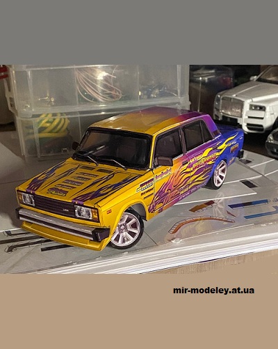 №14098 - ВАЗ-21011, ВАЗ-2105 и ВАЗ-2106 в ливрее Pink Style (Денис Махнёв и Алексей Киржаев) из бумаги