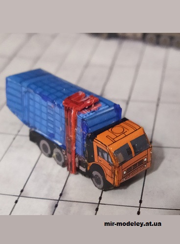 №15439 - Мусоровоз КО-415 на базе КамАЗ-53213 (R & P Models) из бумаги