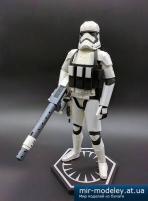 №4326 - Штурмовик / First Order Heavy Stormtrooper (Star Wars Ep. VII) (Рaper-replika) из бумаги